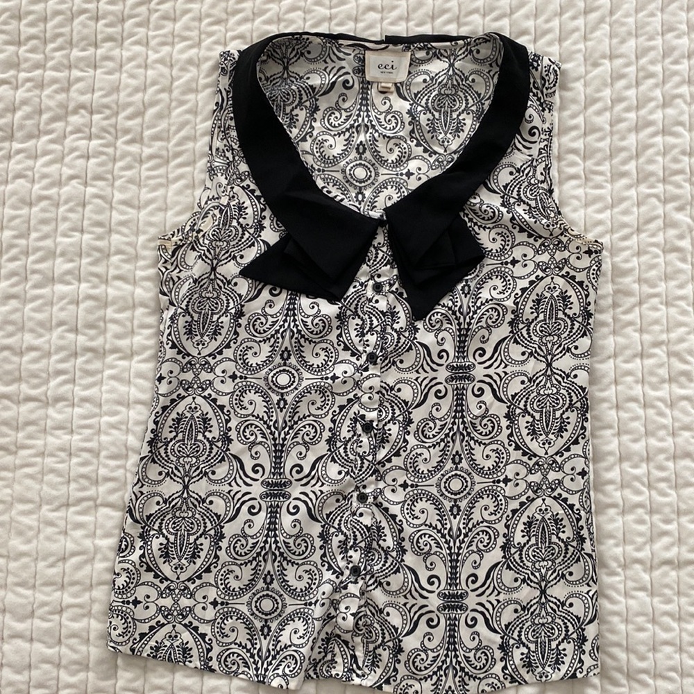 Black & White Button Down Sleeveless Blouse Size X Small